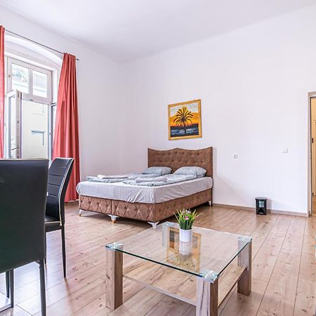 6 Min To Amusement Park - Economy Rooms In Shared Apartment Wien Exterior foto