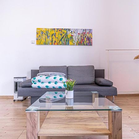 6 Min To Amusement Park - Economy Rooms In Shared Apartment Wien Exterior foto