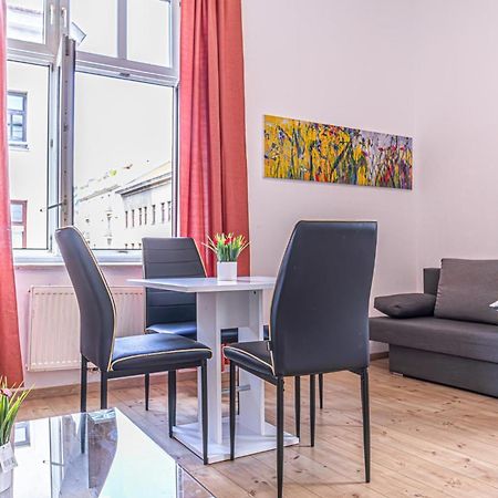 6 Min To Amusement Park - Economy Rooms In Shared Apartment Wien Exterior foto