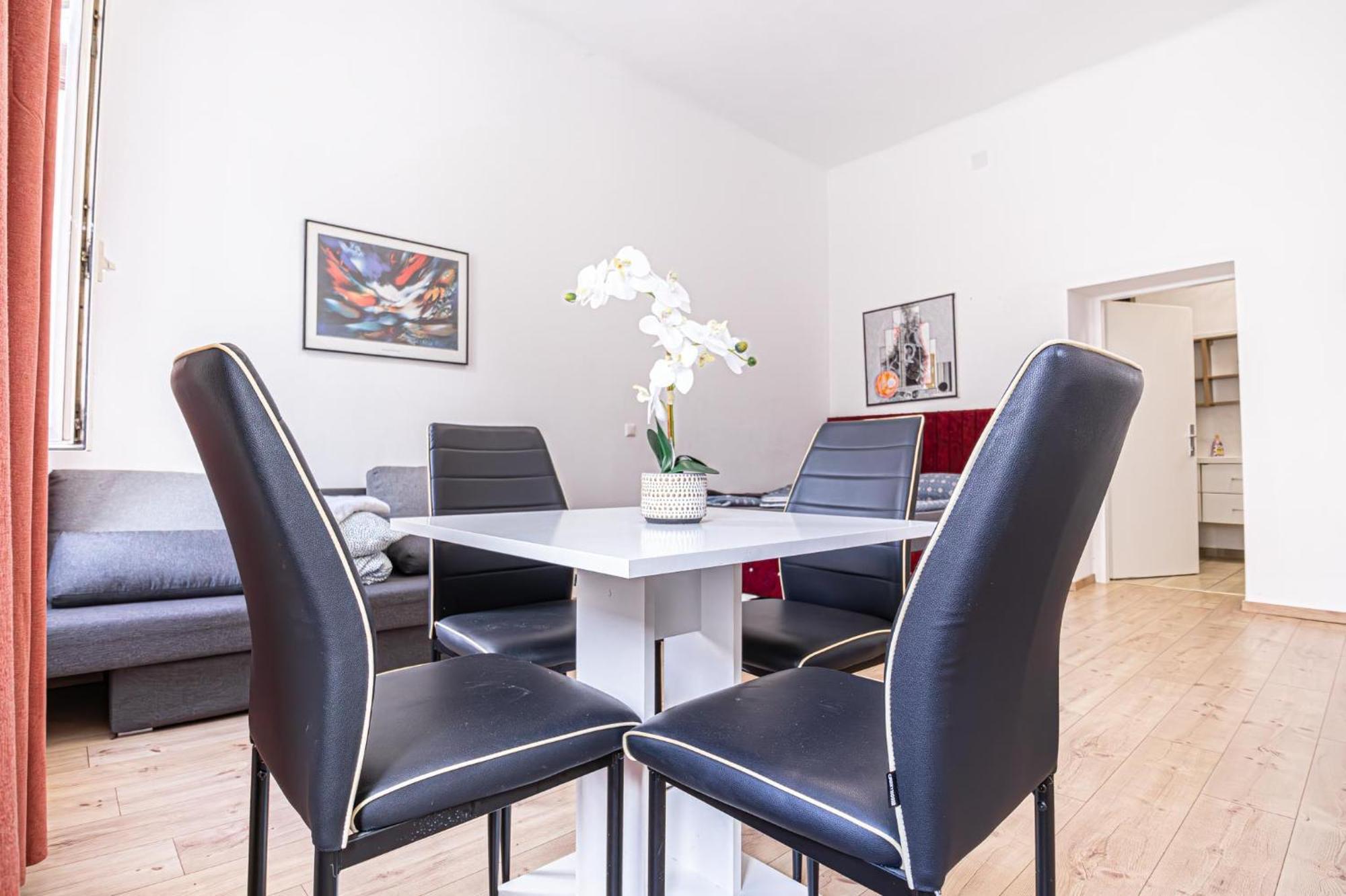 6 Min To Amusement Park - Economy Rooms In Shared Apartment Wien Exterior foto