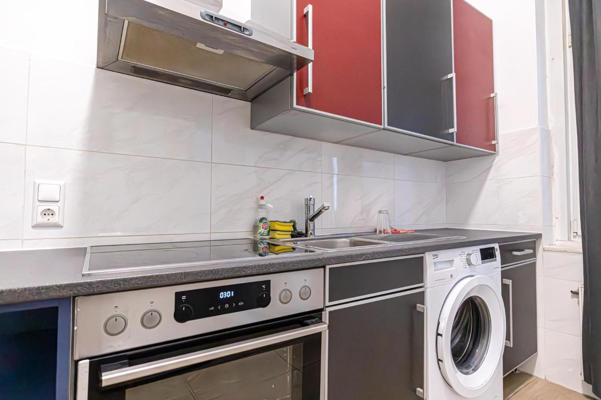 6 Min To Amusement Park - Economy Rooms In Shared Apartment Wien Exterior foto